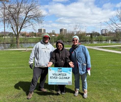 photo of volunteers getting ready to help with the River Sweep cleanup efforts